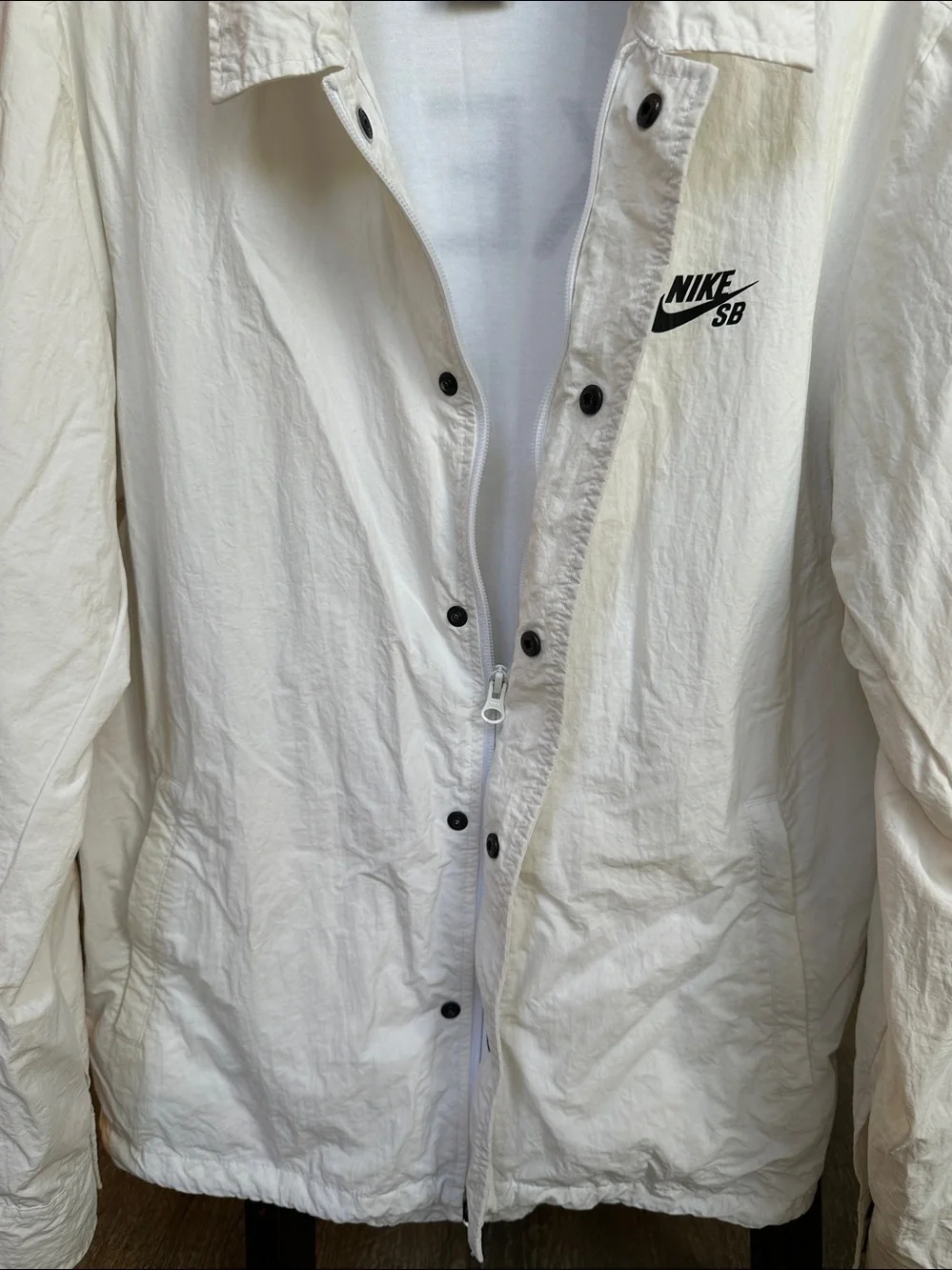 Nike SB White Coach Windbreaker Jacket with Drawstring Hem & Full Lining Size M
